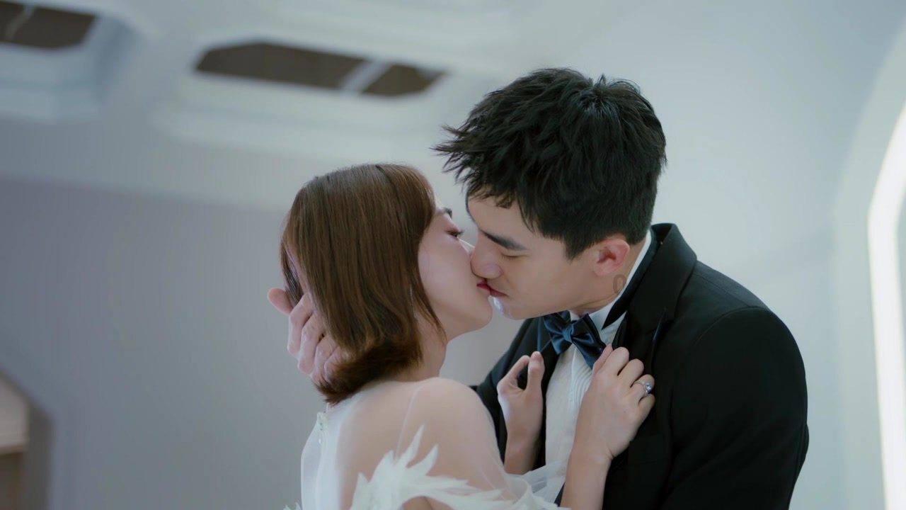 廖凡在娱乐圈里不红,是因为他正在另一个圈子里,风生水起