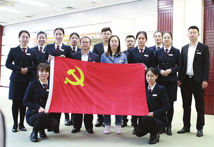 救援有趣的狮子